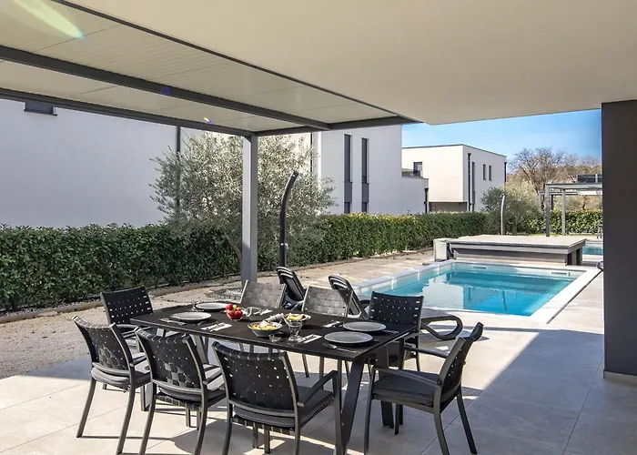 Centinera - Happy Villa Pula